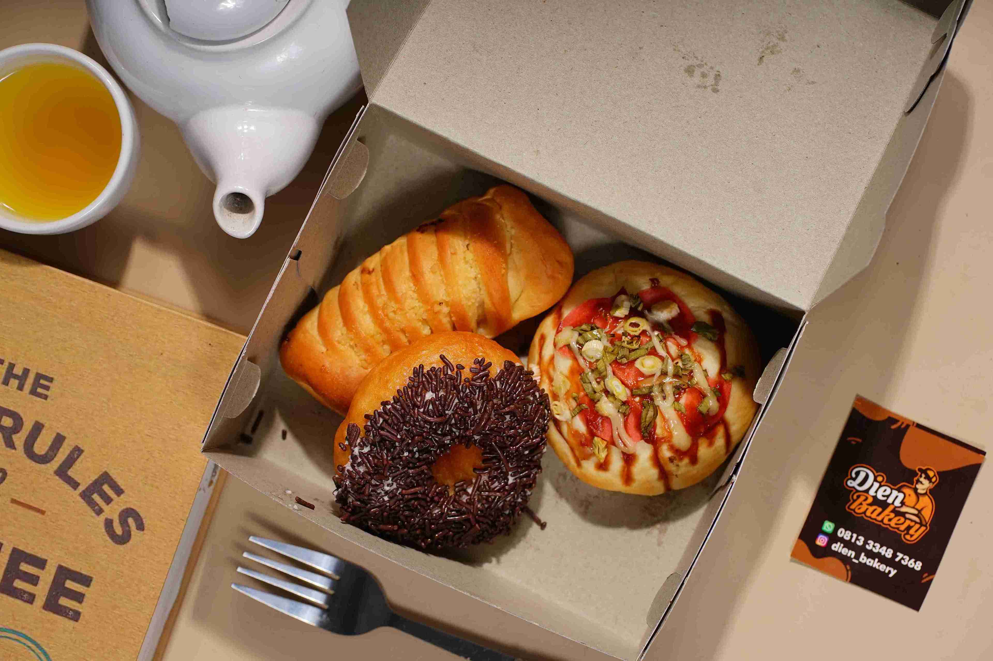 donat-mesis-coklat-pasta-dan-pizza-mini